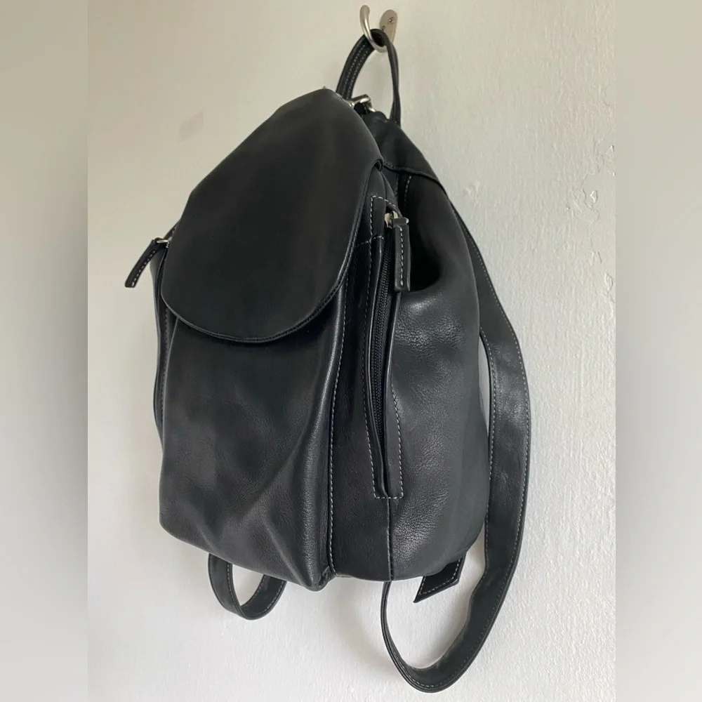 Tignanello Leather Backpack with Silver tone Hardware 90s Y2K Small